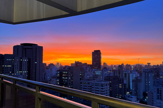 Entre Muros e Molduras: A Cidade como Galeria