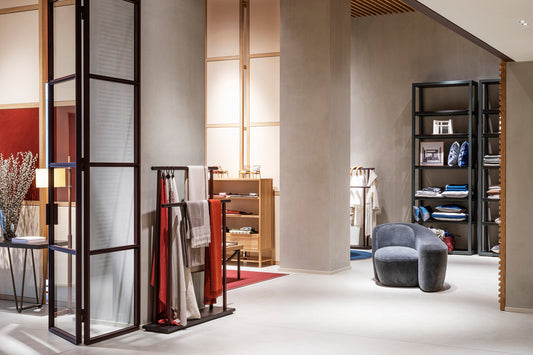 Minimalismo Refinado: Da Galeria ao Guarda-Roupa